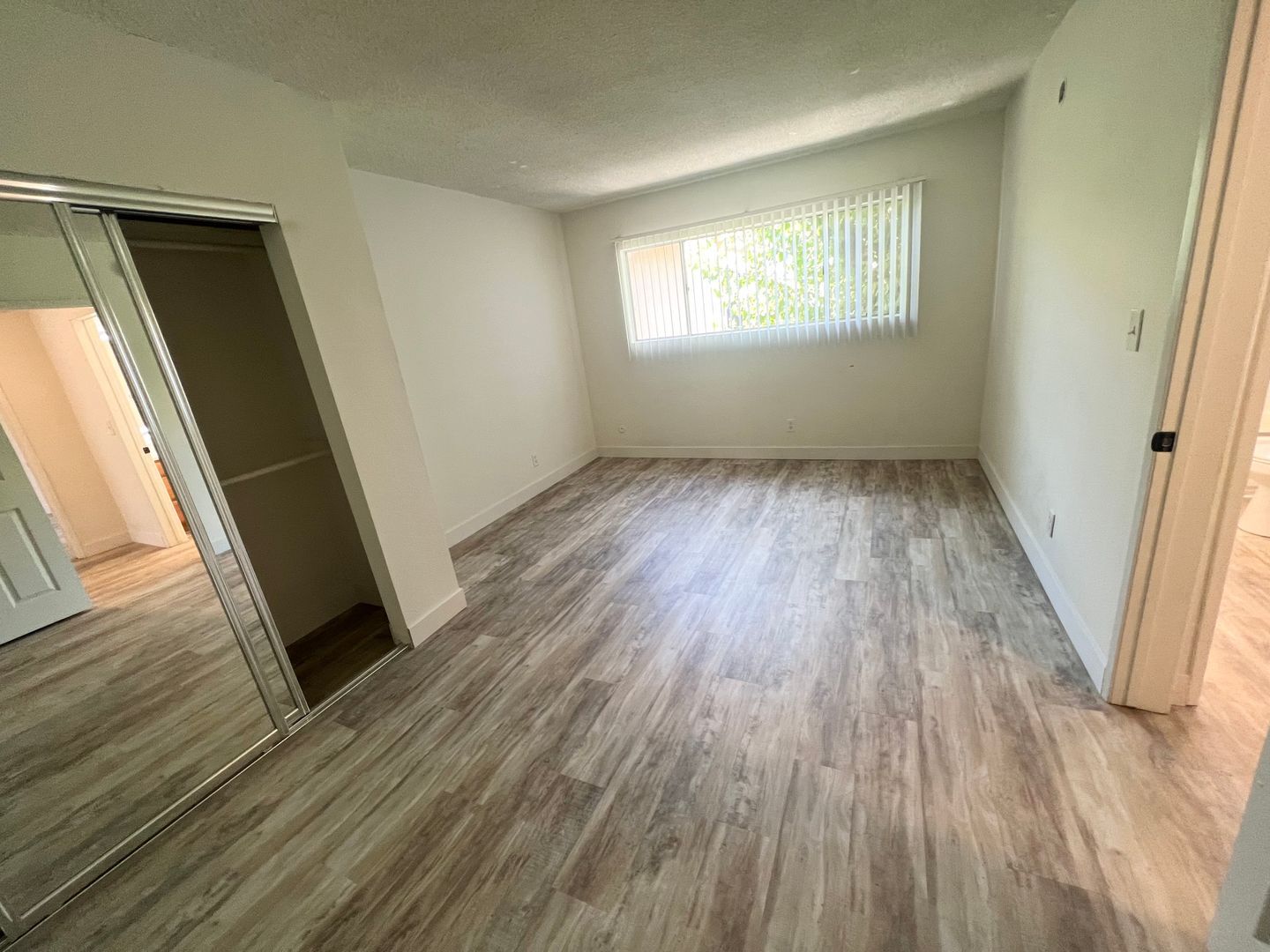 Building Photo - 3359 Mentone Ave