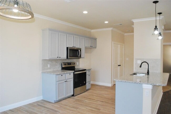 Building Photo - 521 W Sears St