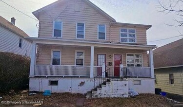 Building Photo - 942 E Elm St