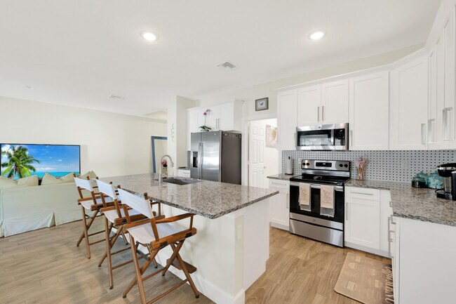 Building Photo - 2513 SW Calder St