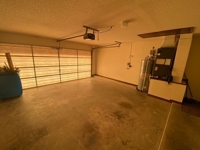 Building Photo - Beautiful 2/2/2 Deltona home