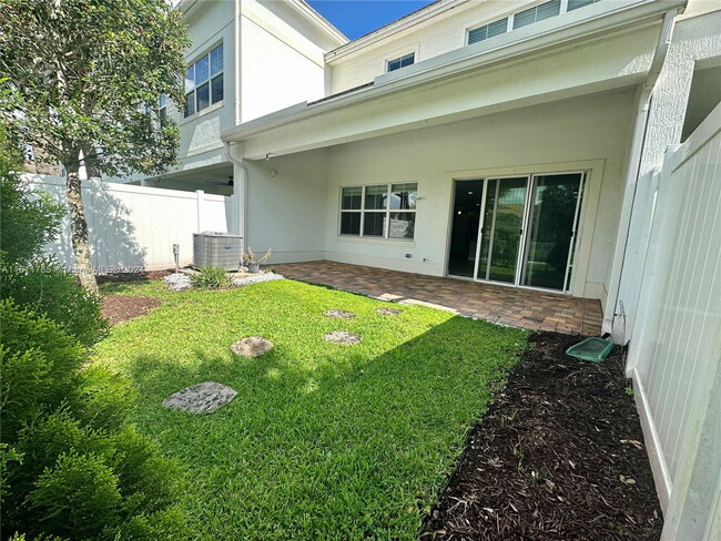 Building Photo - Park Central, Royal Palm Beach, FL 33411 -...