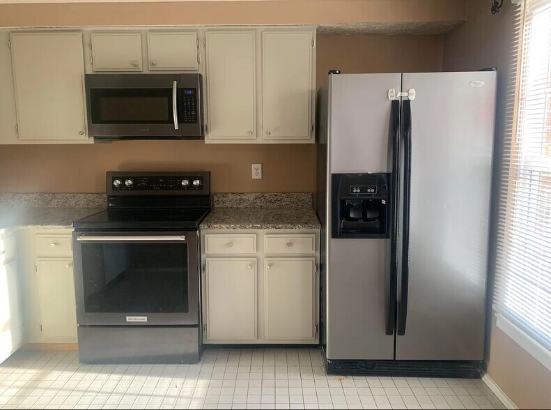 Building Photo - 8551 Castlemill Cir