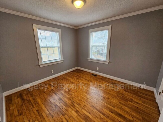 Building Photo - 609 E Willowbrook Dr