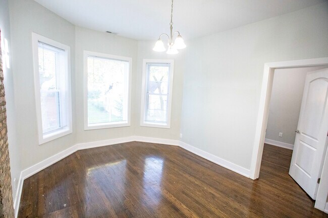 Building Photo - 6434 S Eberhart Ave