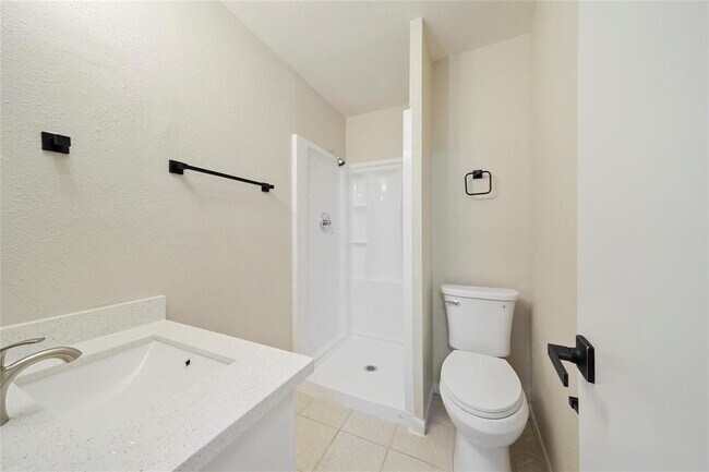 Building Photo - 3230 Poe Dr