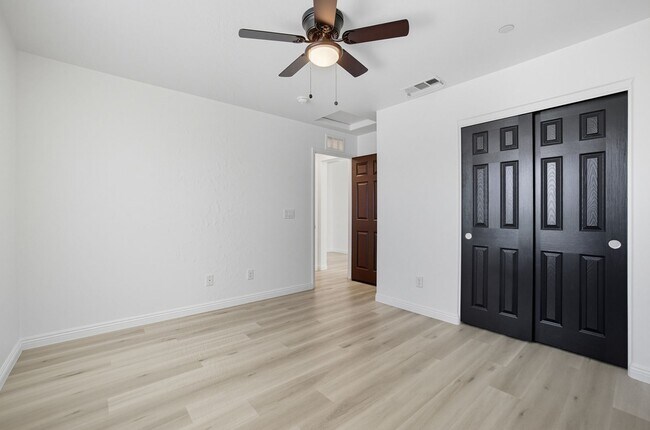 Building Photo - *MOVE IN SPECIAL - $300 OFF FIRST MONTH'S ...