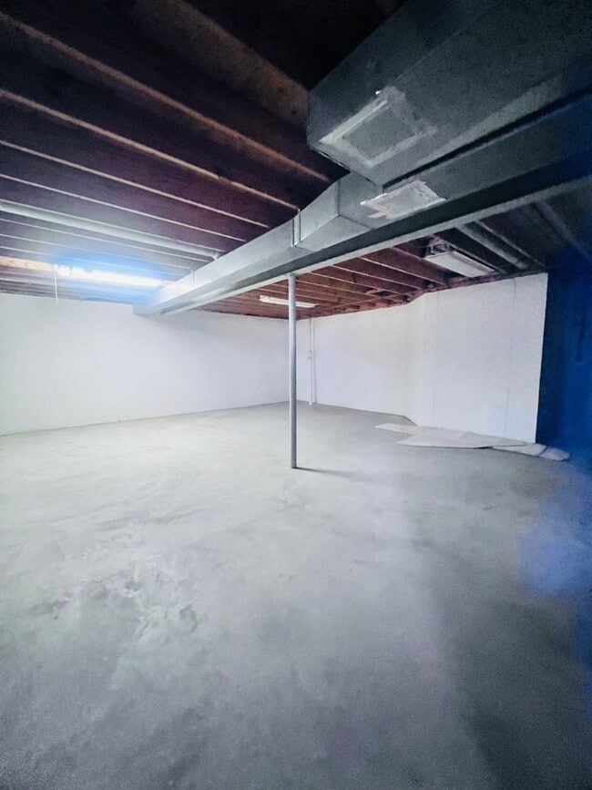 Building Photo - Perfect Nestled Condo Call Now!