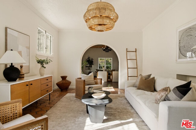 Building Photo - 1518 N Beverly Dr