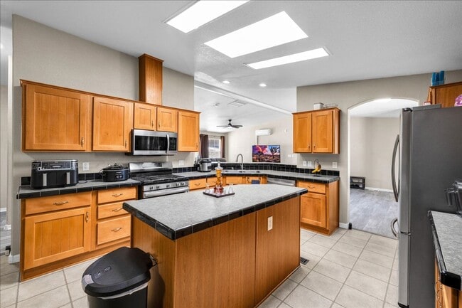 Building Photo - 29 Palms home in great neighborhood!