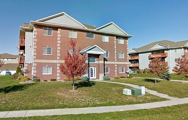 Building Photo - $1,350 | 3 Bedroom, 2 Bathroom Condo | Pet...