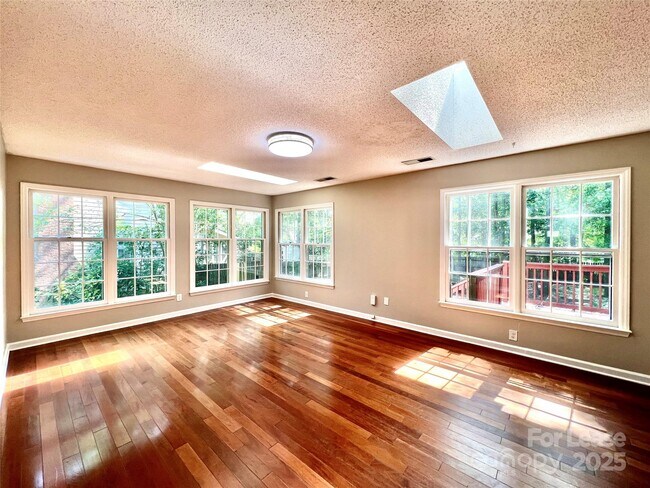 Building Photo - 2333 Heathershire Ln
