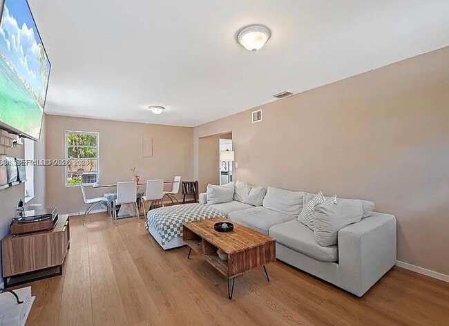 Building Photo - 1480 SW 26th Ave