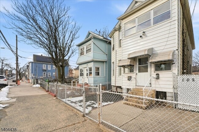 Building Photo - 102 Highland Ave