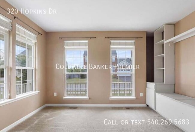 Building Photo - 320 Hopkins Dr