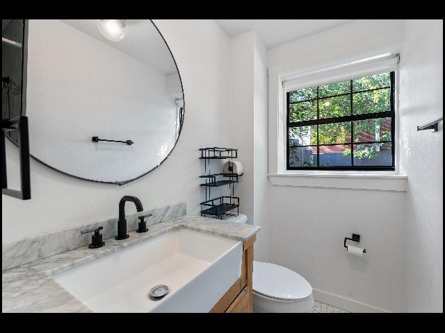 Building Photo - 1520 Broadway St