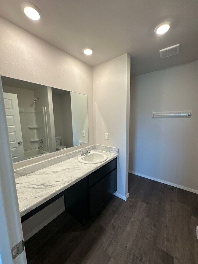 Building Photo - NOW PRELEASING! — Cozy 3 Bed, 2 Bath Home in Red Plains!