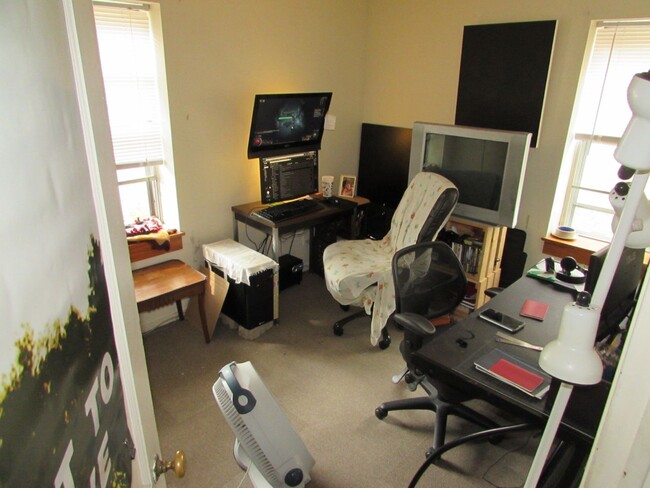 Building Photo - Second Floor Condo Near Tenney Park