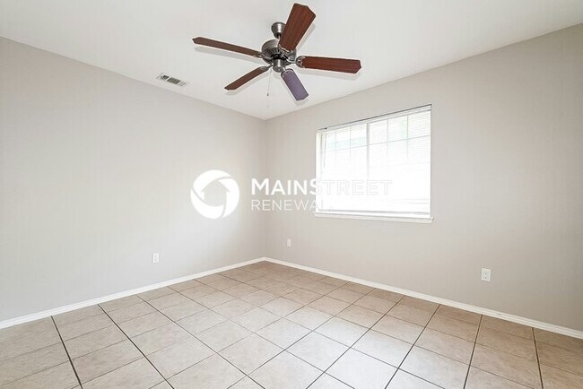 Building Photo - 3 Bedroom Pet-Friendly Home in Dallas, TX with Main Street Renewal