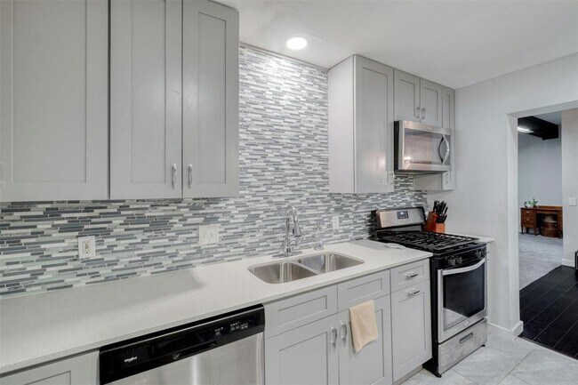 Building Photo - 5502 Burgundy Dr