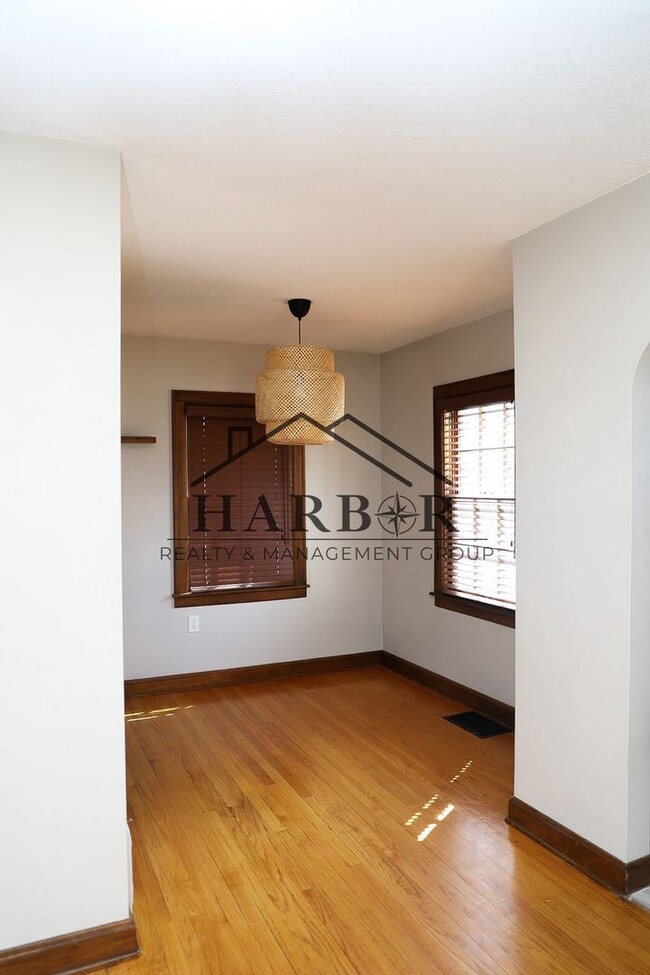 Building Photo - 3 Bedroom Single Family Home in SE Rochest...