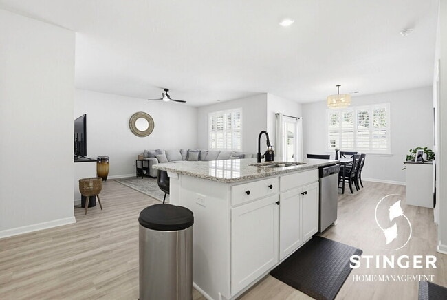 Building Photo - 334 Sanctuary Dr