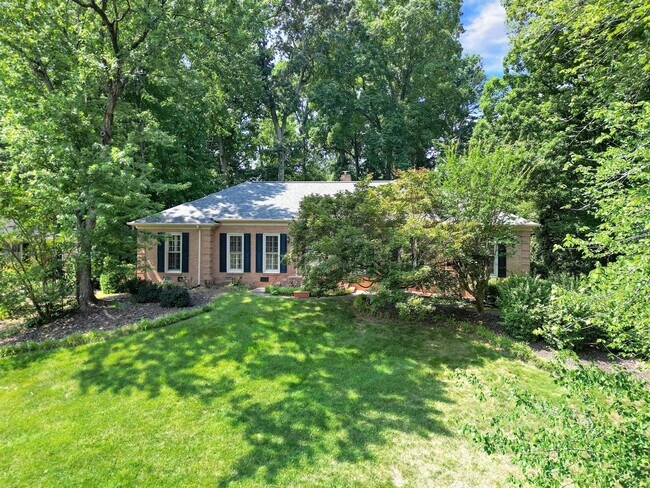Building Photo - Lovely 3 Bed 2 Bath Ranch Home in South Park!