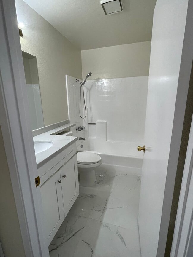 Building Photo - 3/2 Townhouse in Las Palmas UTC/La Jolla