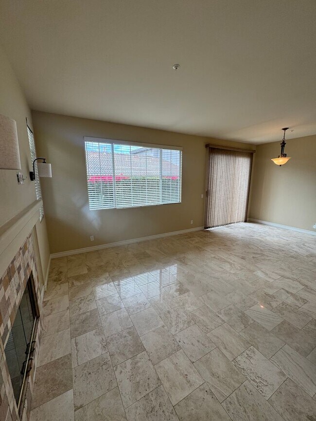 Building Photo - Beautiful 2 Bedroom/2 Bathroom + Bonus Room in Gated Community