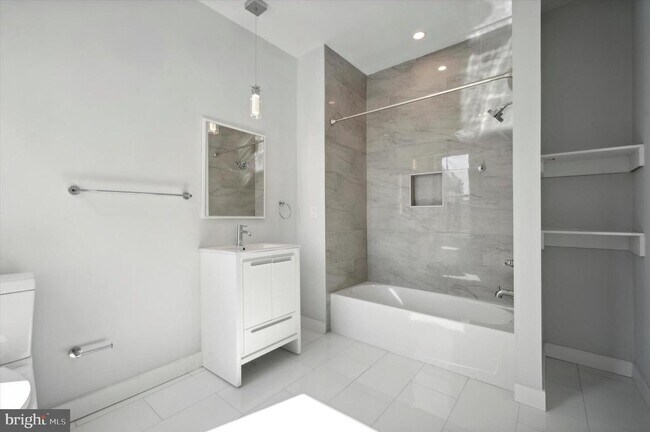Building Photo - 647 N 33rd St