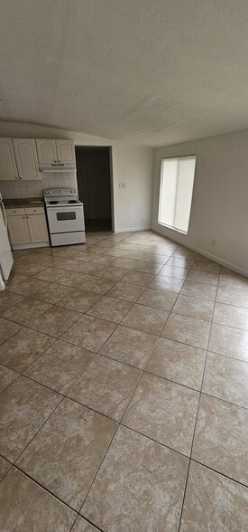 Building Photo - 1944 Adams St