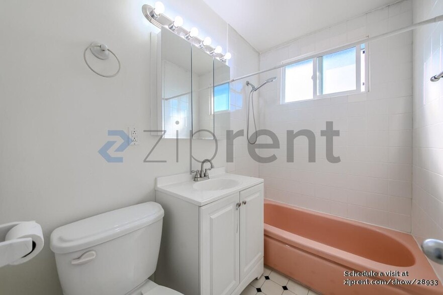 Building Photo - Unit 4