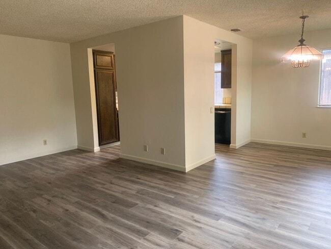 Building Photo - Large one story 4 bedroom home in Orangevale