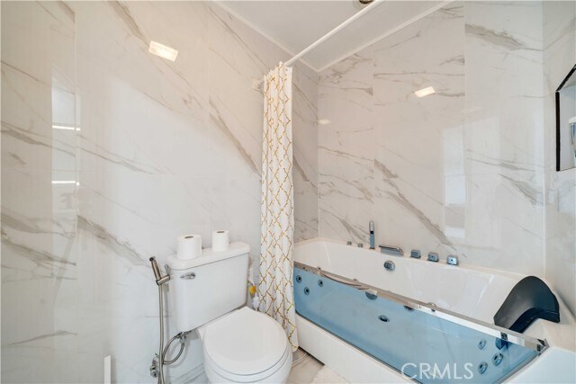 Building Photo - 8400 De Longpre Ave