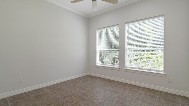Building Photo - 14918 Plantation Oak Dr