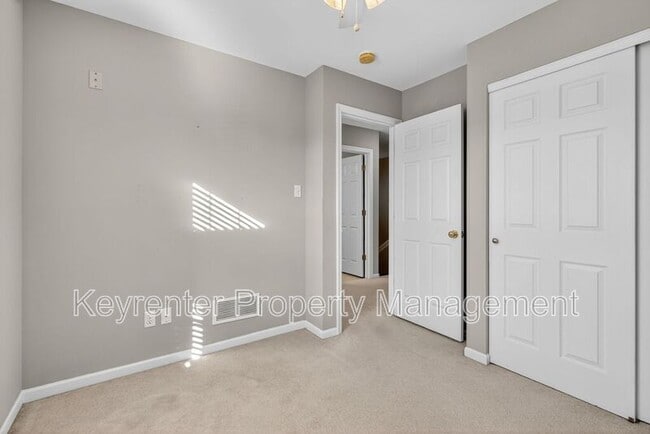 Building Photo - 1111 Ridgeway Dr