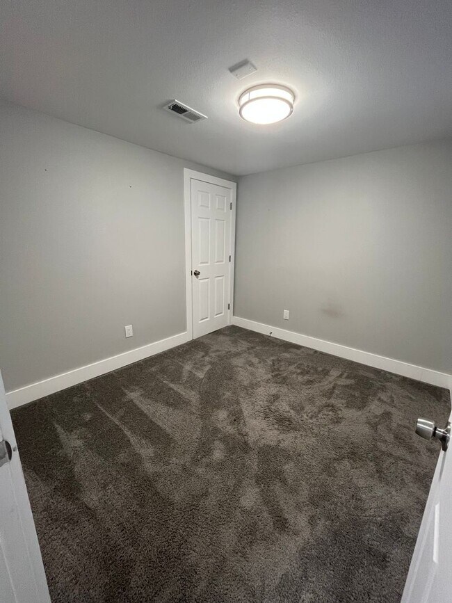 Building Photo - Discover Comfort and Elegance: Immaculate 4-Bedroom, 3-Bathroom Ranch Home Nestled in the Cotton ...
