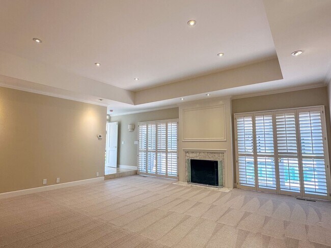 Building Photo - Exceptional Executive Estate With Pool and Tennis Court