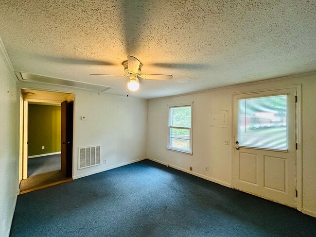 Building Photo - SEAGATE AREA - 1BD/1BA - Located just off ...