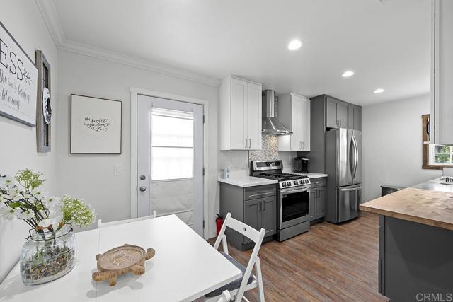 Building Photo - 586 Del Mar Ave