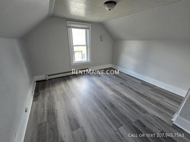 Building Photo - 324 Grove St