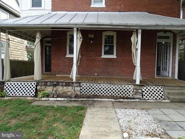 Building Photo - 108 Commerce St