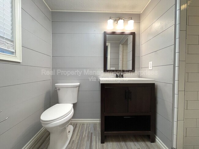 Building Photo - 6317 N Warren Ave