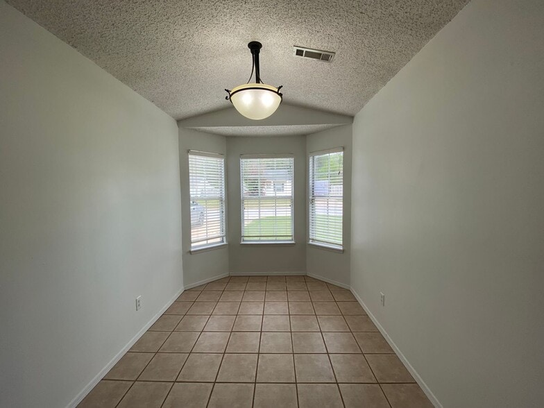 Building Photo - 1469 Timbercrest Ave