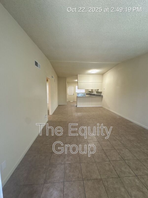 Building Photo - 1140 W Tulare Ave
