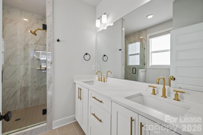 Building Photo - 1925 Dunavant St