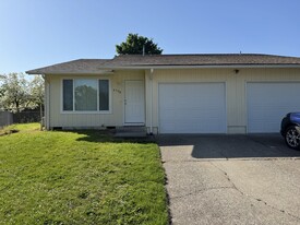 Building Photo - 4898 Chinook Ct SE