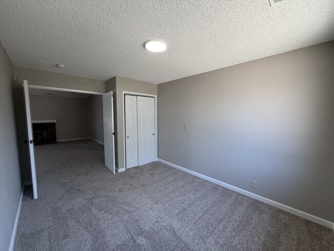 Building Photo - 1120 Landreth Ct