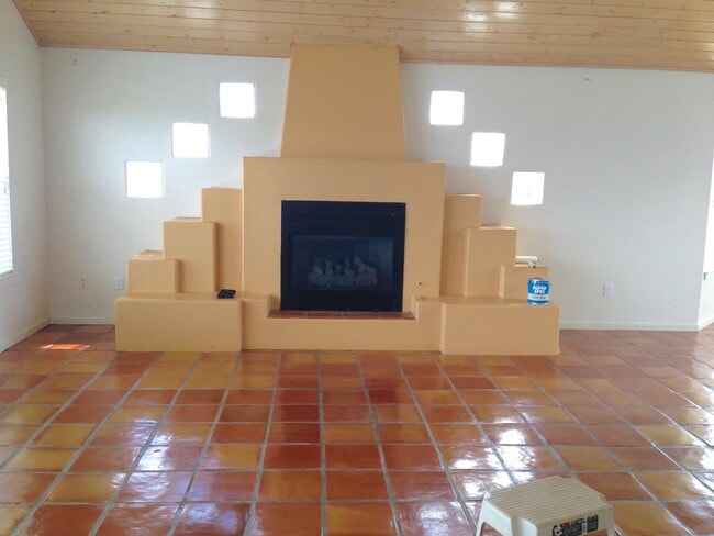 Building Photo - 7 Metate Dr