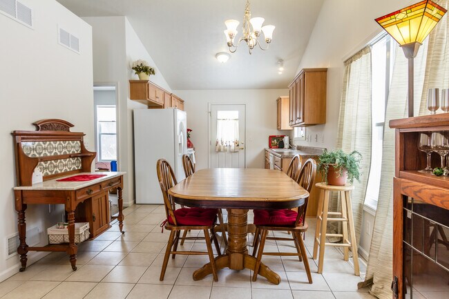 Building Photo - 35 Arthurian Way